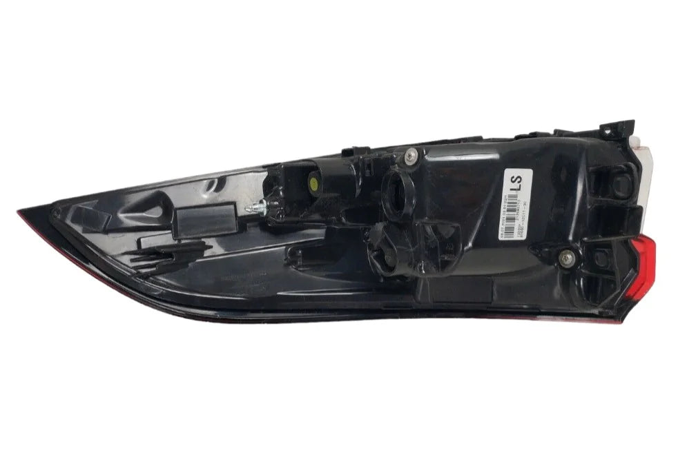 TOYOTA COROLLA DIŞ SOL STOP 2019-2022 8156002D11 ULO: 1187001 LOGOSUZ ORİJİNAL