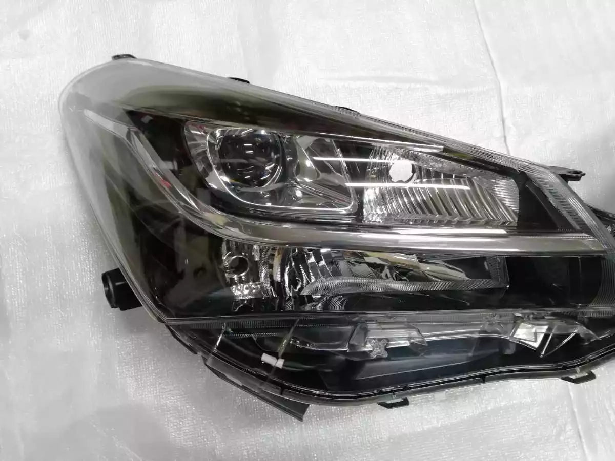 Toyota Vitz Echo Yaris NCP130 LED Farlar, Işıklar ve Lambalar Seti OEM 2015